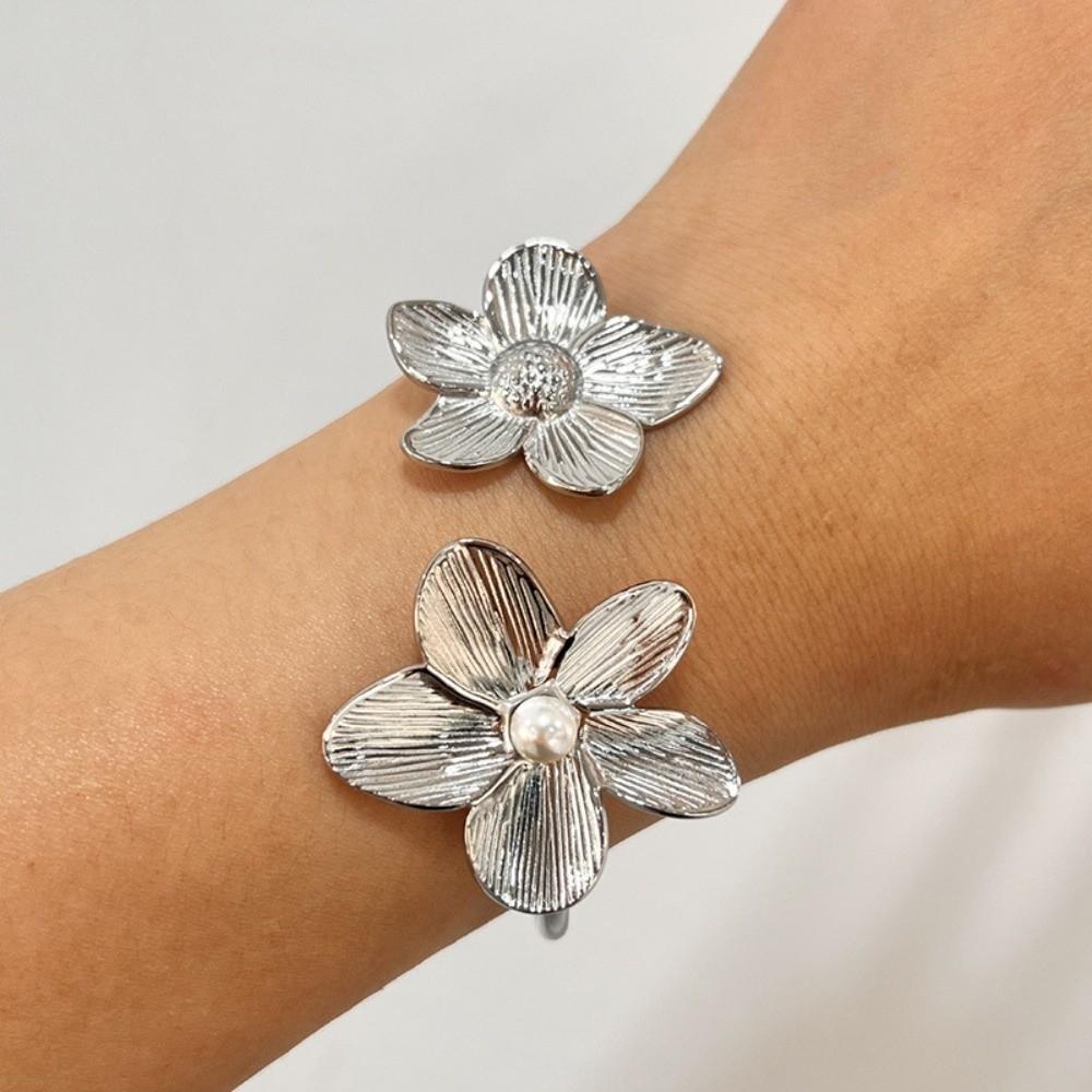 Fashion Flower Cuff Bracelet Gold Color Open Arm Bangle Elegant Vintage Elegant Bangles  Wedding