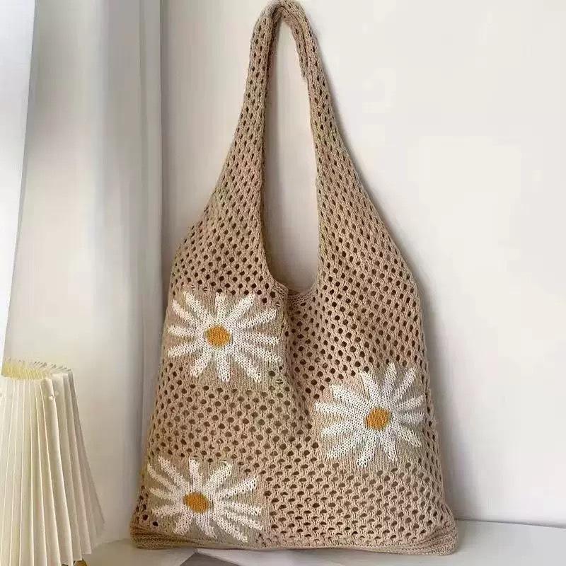 Summer super fire woven bag women's new literary and artistic style wool knitted vacation beach bag shoulder messenger bag