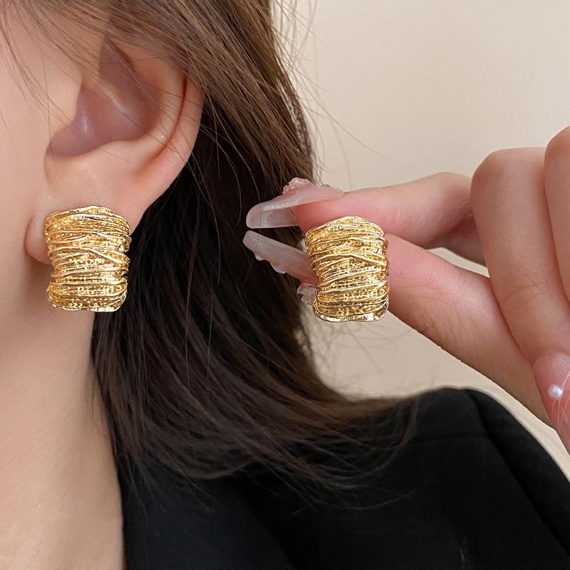 Geometric Metal Irregular Grain Stud Earrings for Women Punk Style Pleated Square Personality Earrings Travel Party Jewelry Gift