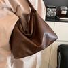 Large Capacity Commuting Bag for Women New Fashion Retro Soft Pitot Bag Autumn and Winter Trendy Broadband Crossbody Bag