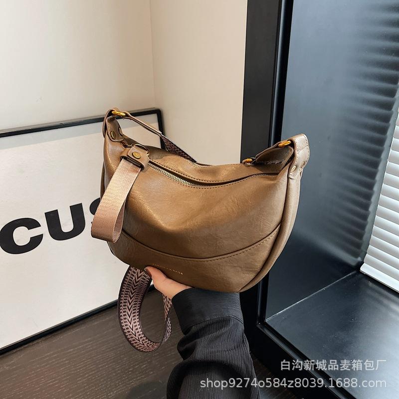 French Niche Fashion Wide Shoulder Strap Small Bag Women 2025 New Trendy Internet Celebrity Popular Dumpling Bag Foreign Style Messenger Bag