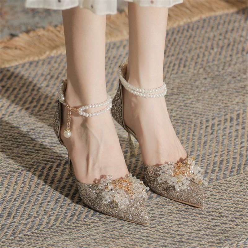 

Женские туфли на высоком каблуке лето 2024 новые высококлассные красивые свадебные туфли с острым носком и мелким вырезом, сандалии с жемчужной надписью для женщин 34