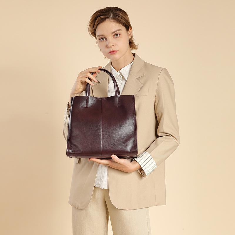 2024 Retro Cowhide Tote: Large Capacity Genuine Leather Shoulder & Messenger Bag for Autumn/Winter