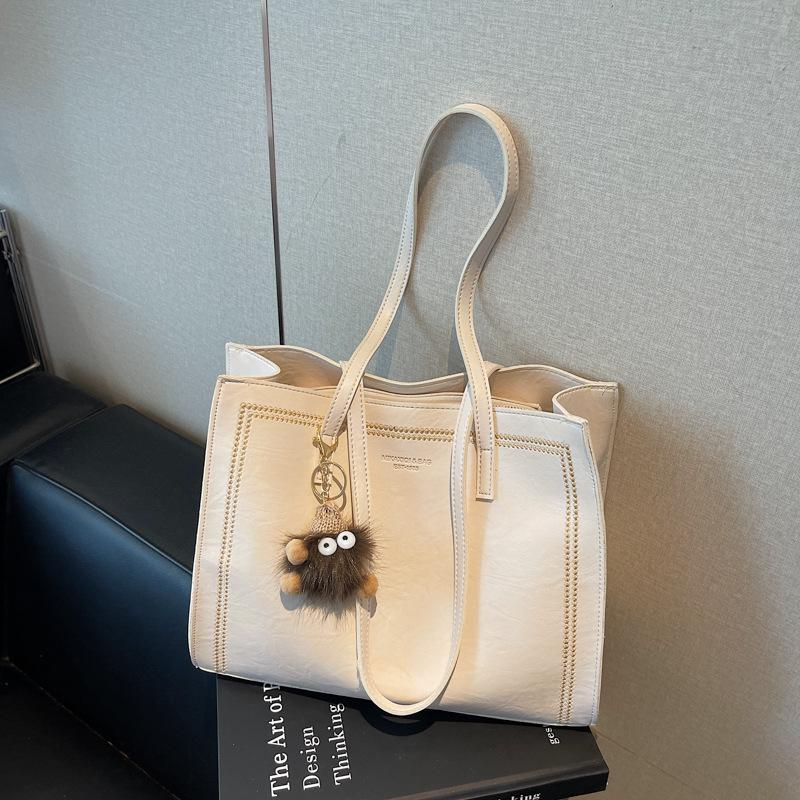 Retro bag women's large capacity 2025 new autumn and winter versatile simple shoulder bag popular commuter tote bag this year