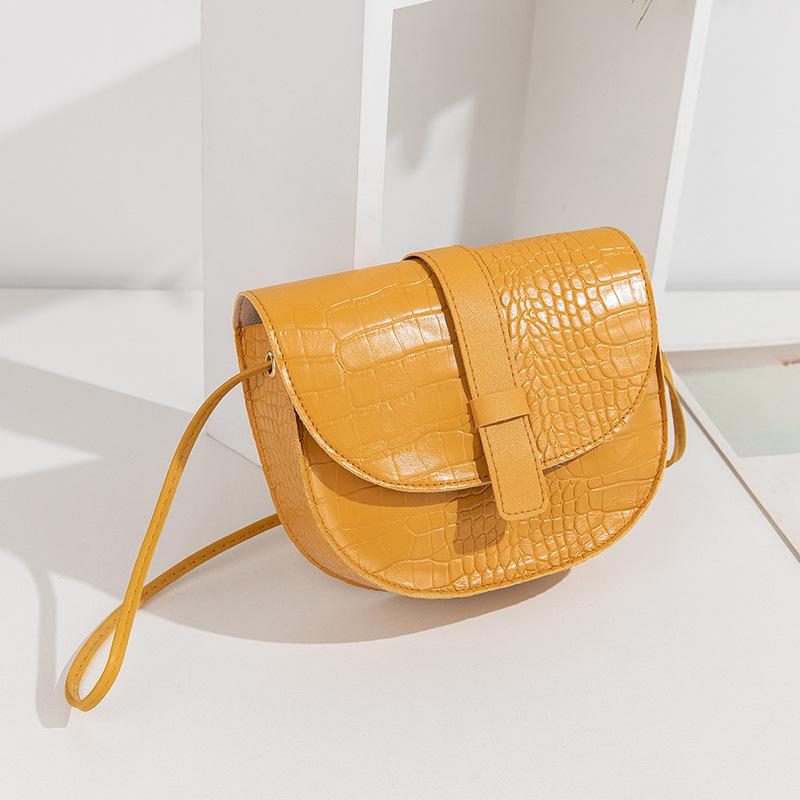 

A winter crocodile pattern pull with tongue semicircular mobile phone bag with one shoulder oblique span simple women s bag жёлтый