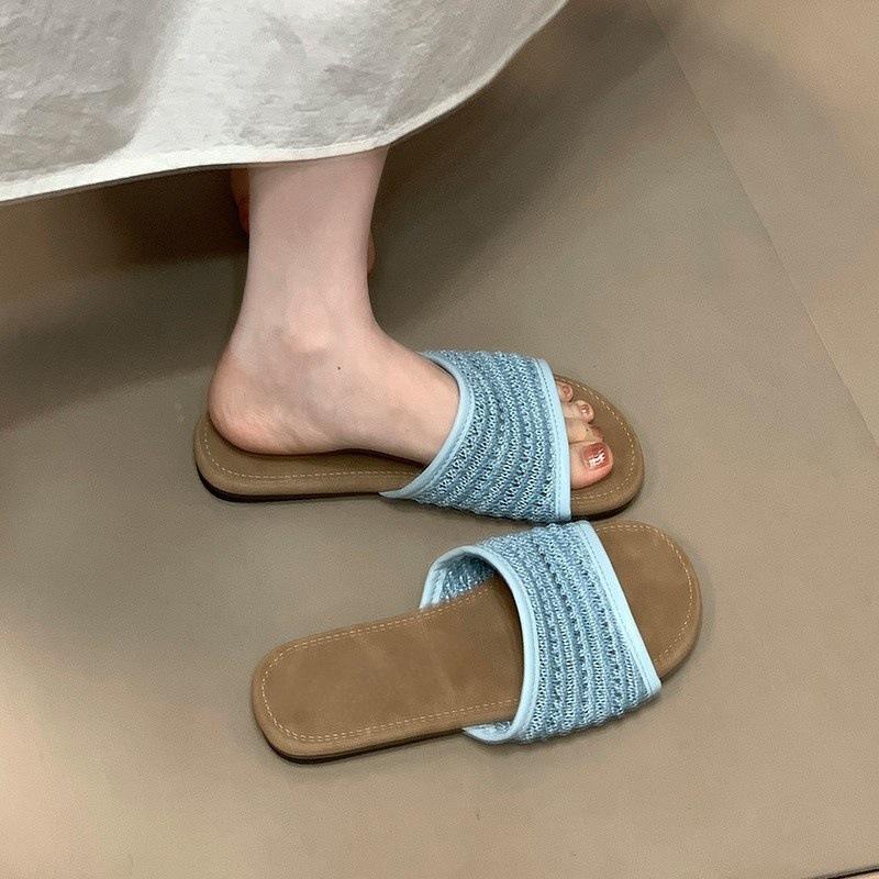 New casual versatile flat-bottomed cool slippers, wearing beach wind hollow-woven niche slippers