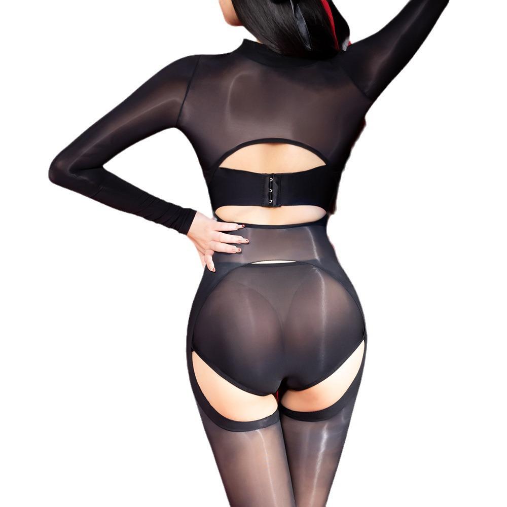 Mono elegante y tentador con medias brillantes sin espalda y entrepierna abierta