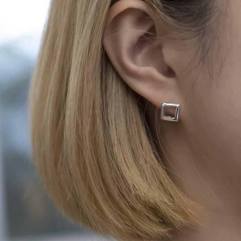 ANOTHER CELL TWIST FRAME EARRING