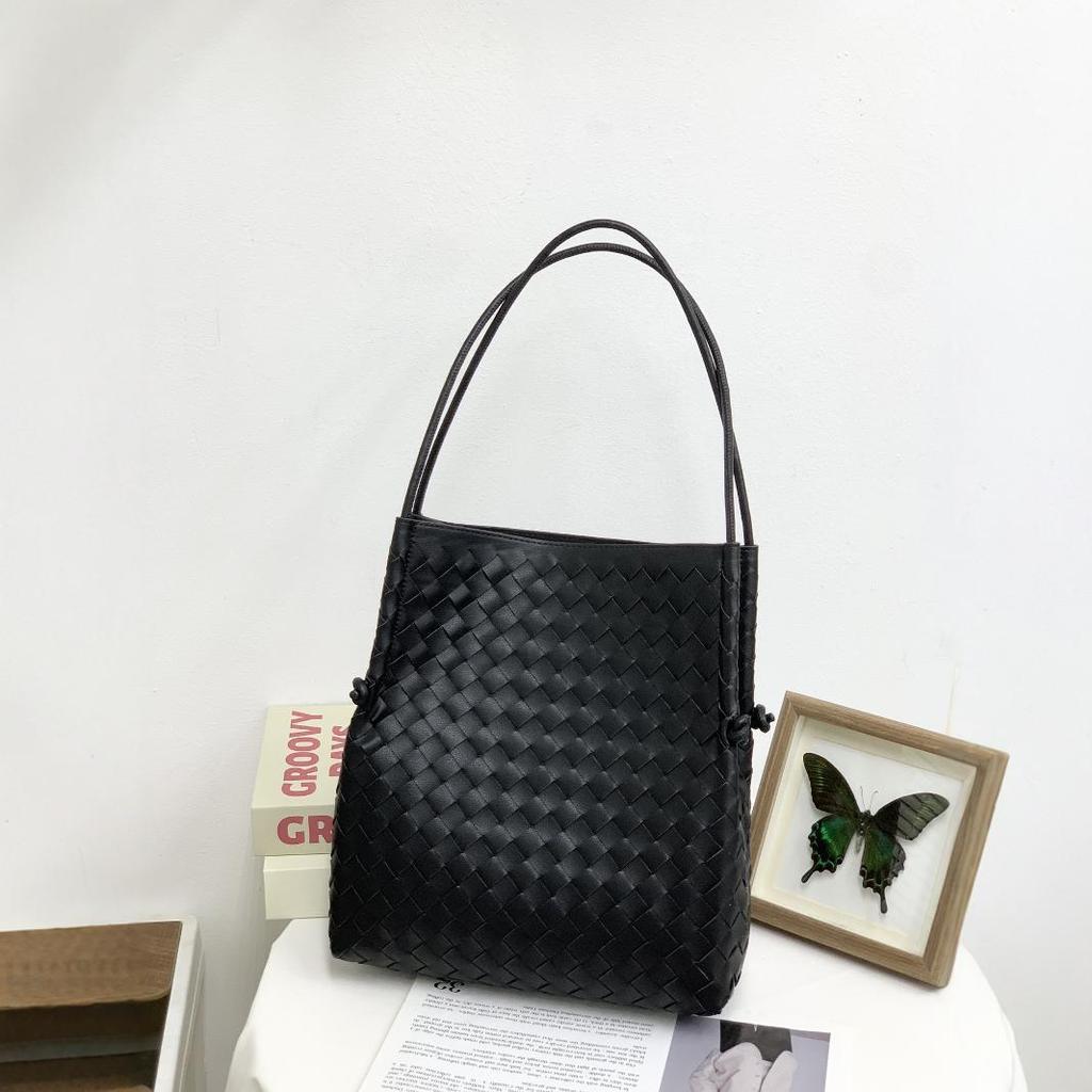 2024 Cowhide Hand Woven Bucket Bag Large Capacity Casual Women's Shoulder Hand-held Armpit Baozi Mother