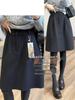 Herfst/Winter Wolrok: Eenvoudige Mid-Lange Rok voor Dagelijks Gebruik met Verborgen Bloemknop Design, Verkrijgbaar in Donkergrijs, Zwart en Blauw.