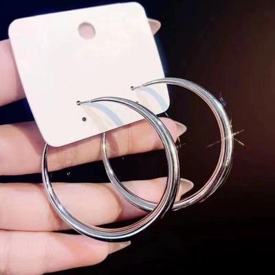 Trendy 2025 Nadsazené kovové kruhové náušnice pro ženy – Jednoduché, všestranné a stylové