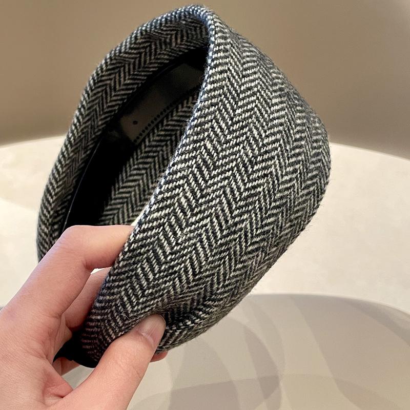 French Elegance Black Series Pearl Headband with Teeth - Autumn/Winter Collection