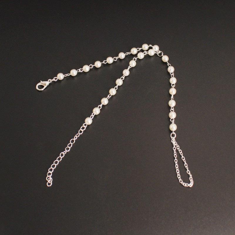 Bracciale Schiava Europeo Creativo in Cristallo Zirconia: Catena Quadrata con Perline e Collegamento al Dito da Donna