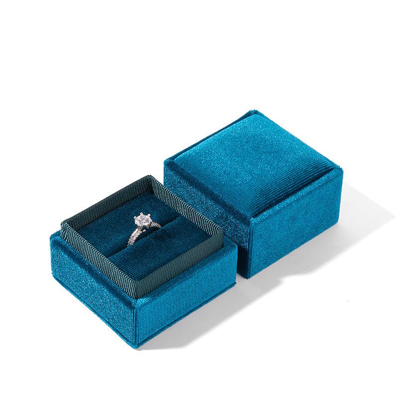 Retro hexagonal flannel jewelry box, exquisite velvet necklace box, heaven and earth cover ring box, jewelry storage box, jewelry box.