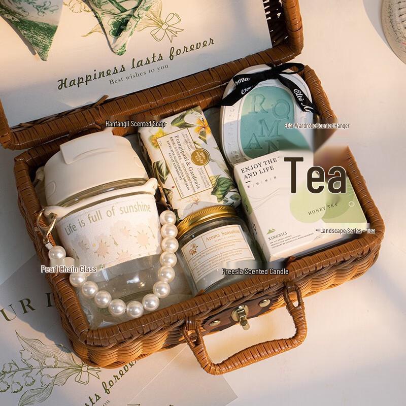 Праздничный набор подарочных корзин из плетеного ротанга «Фестиваль Богинь» Lily of the Valley Package C