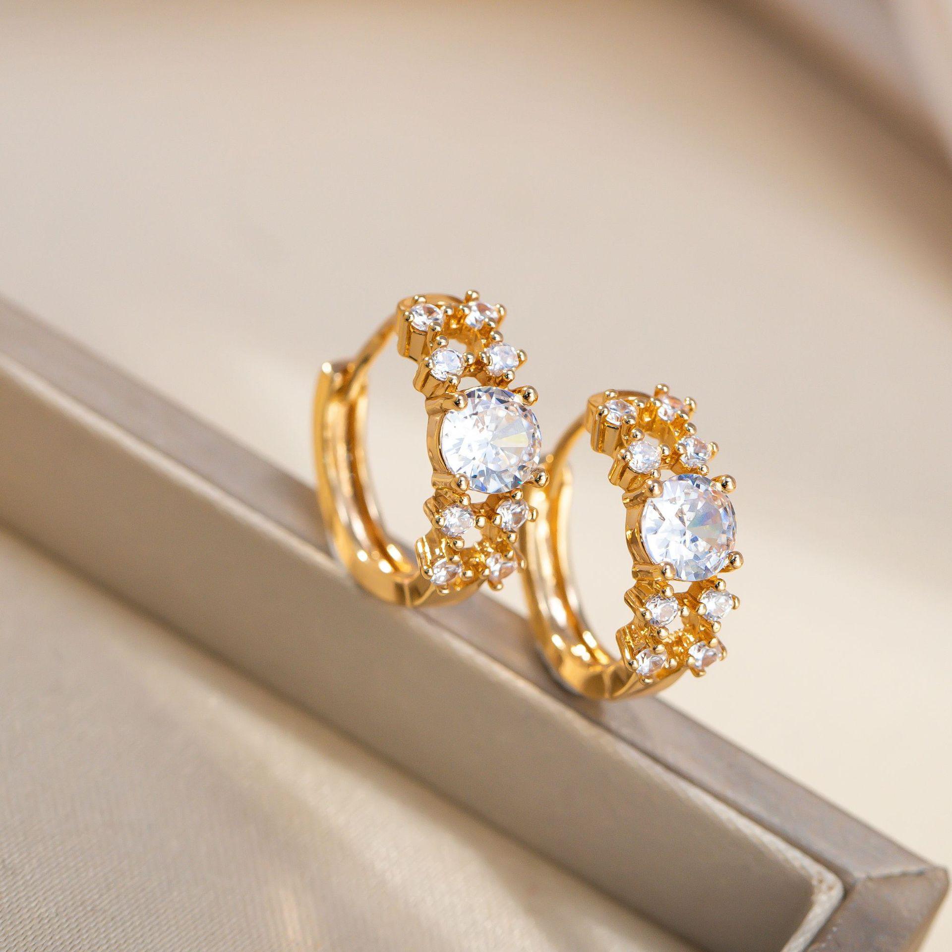 Hepburn Style Retro Large Diamond Stud Earrings - Trendy Niche Design