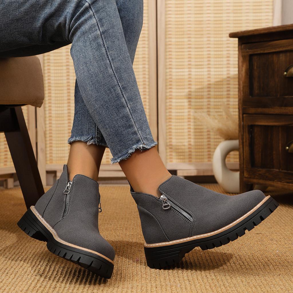 Stora storlekar avslappnade korta stövlar dam höst och vinter 2025 nya högklackade avslappnade mode korta stövlar avslappnade Martin-kängor