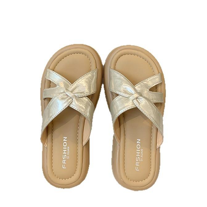 Wear thick-soled cool slippers for women's 2025 summer new models with skirts, shoes are fashionable, simple and not tired, French one-word drag
