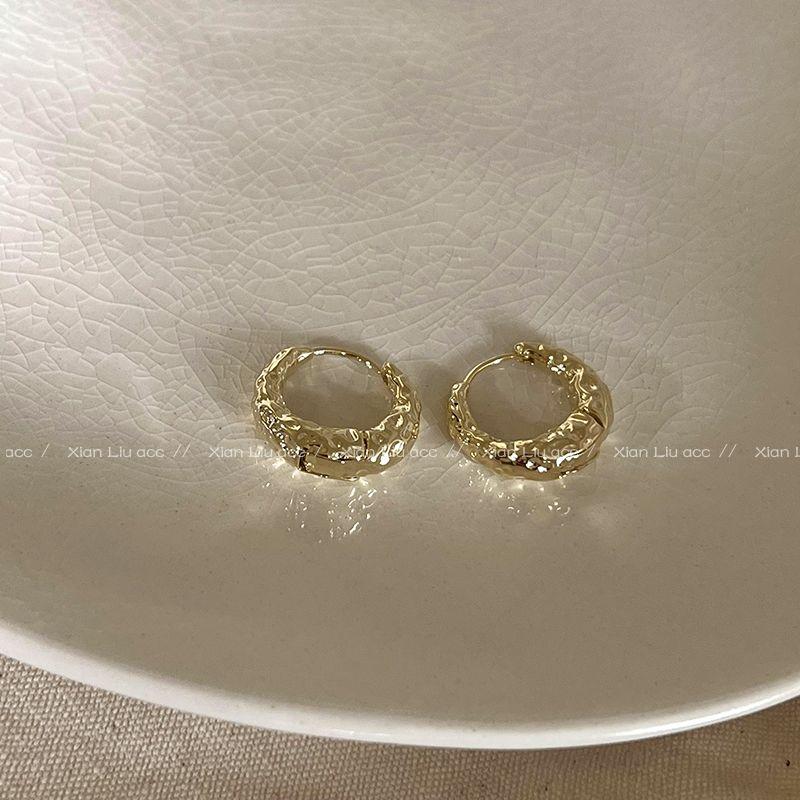 

Асимметричные серьги-кроссаны Женские 2023 Новые Самые продаваемые Простые серьги-браслеты Доступная роскошь Причудливые Элегантные серьги-пусеты Gold-copper needle