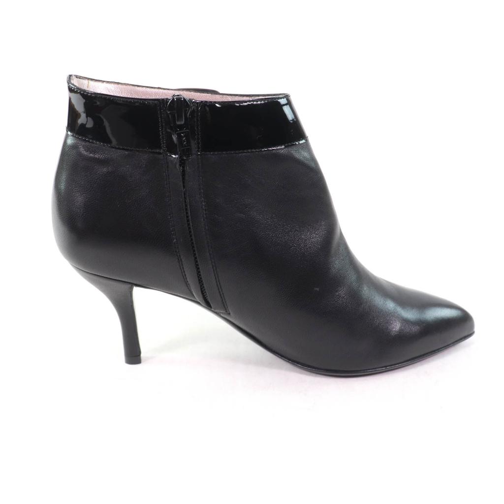 Excellent Salvatore Ferragamo Ankle boots Patent leather with Vara ribbon and 5 Used