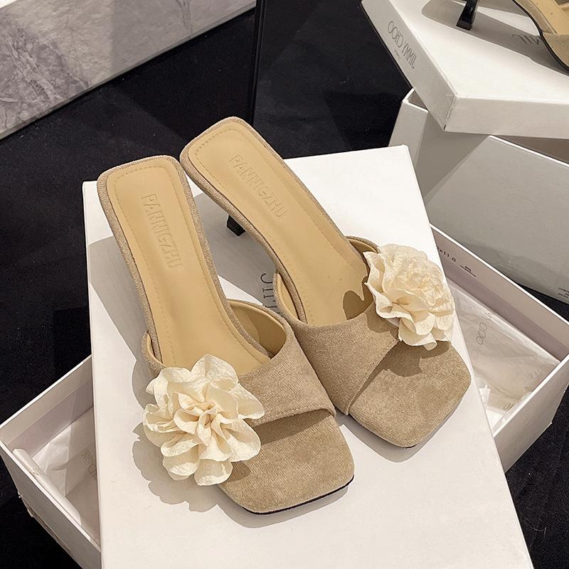 

Korean version of high-heeled open-toed slippers for women s summer wear 2025 new flower-decorated French beautiful cool slippers 40 абрикосовый