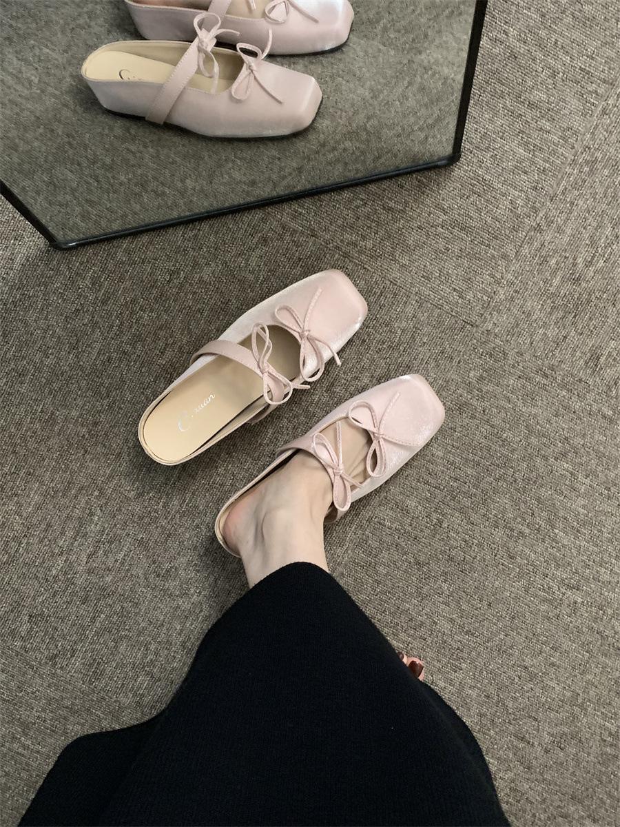 

Сказочный стиль с юбкой полутапочки женские для улицы 2025 корейская версия сумка голова бант мелкий вырез внутренняя высота увеличение сандалии 39