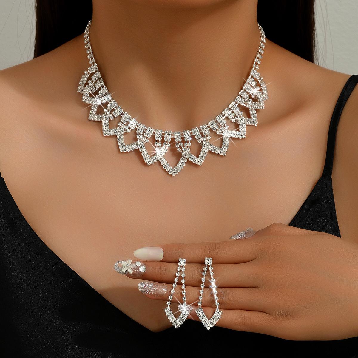 

European and American Fashion Rhinestone Necklace and Earring Set for Evening Wear Women