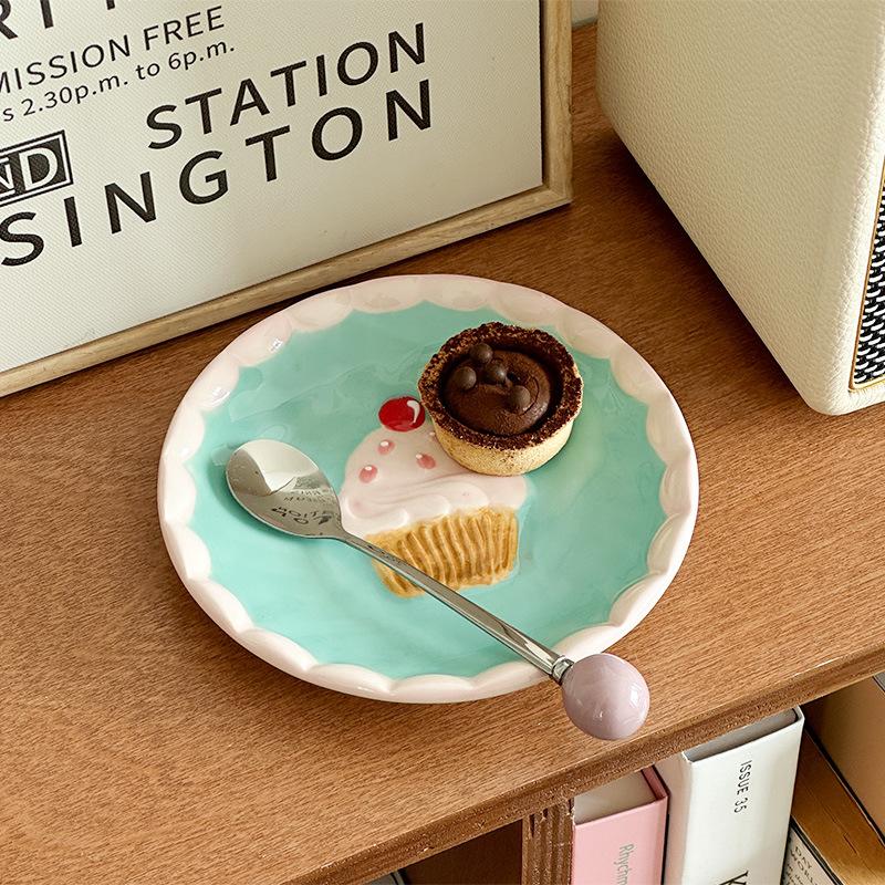 Ręcznie malowany ceramiczny talerzyk do dim sumów, uroczy talerzyk na ciasto z reliefem w kształcie serca dziewczynki, talerz do dekoracji atmosfery domu, talerz deserowy