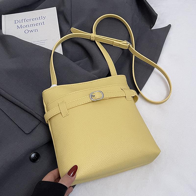 Spring and summer new Korean niche simple lychee pattern bucket bag casual commuting versatile high sense messenger women's bag