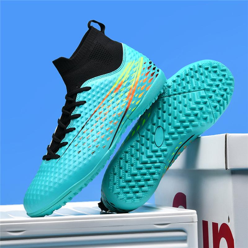 New high-top football shoes for men, women and children are nailed into artificial turf, student game training leather football shoes