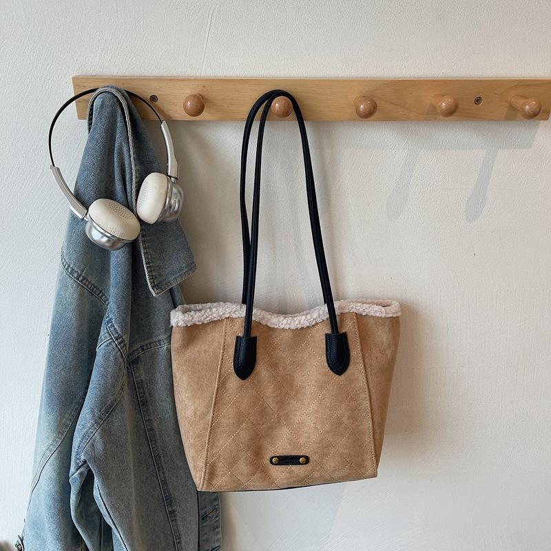 Large Capacity Fashion Commuter Special Bag Women's 2025 New Autumn Shoulder Bag Daily Hand Bag Fashionable Armpit Bag