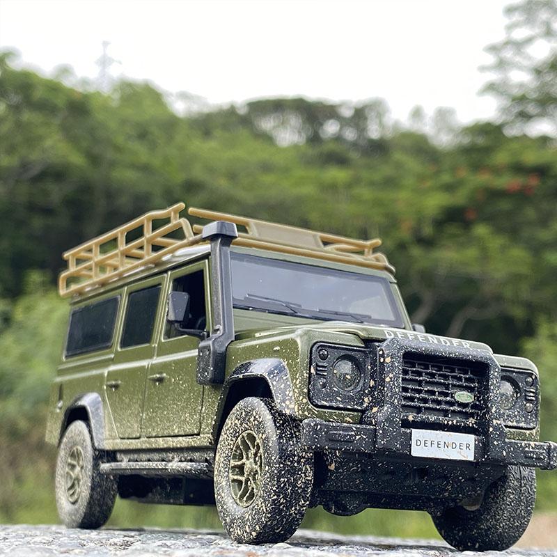 1:32 Land Rover Defender Alloy Car Model Diecasts & Toy Metal Off-Road Vehicles Car Model Simulation Sound Light Gift