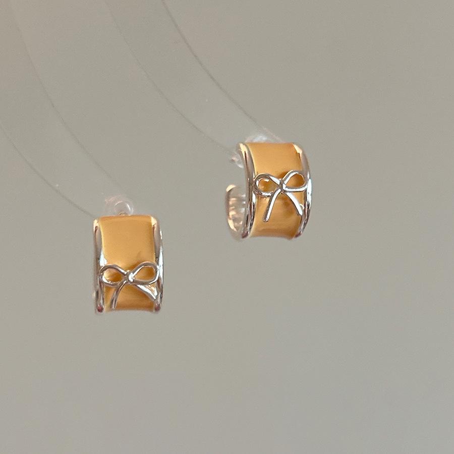 

Dripping Butterfly C-shaped Earrings Simple Small Fresh Versatile Earrings Fashion Light Luxury Temperament Earrings Women