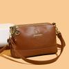 Sac bandoulière classique en cuir avec fermeture éclair et design élégant pour un usage quotidien