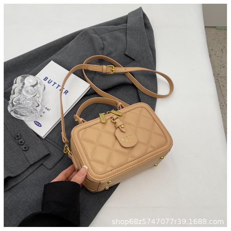 Small bag women 2025 new fashion diamond portable camera bag high sense niche messenger bag small square bag tide