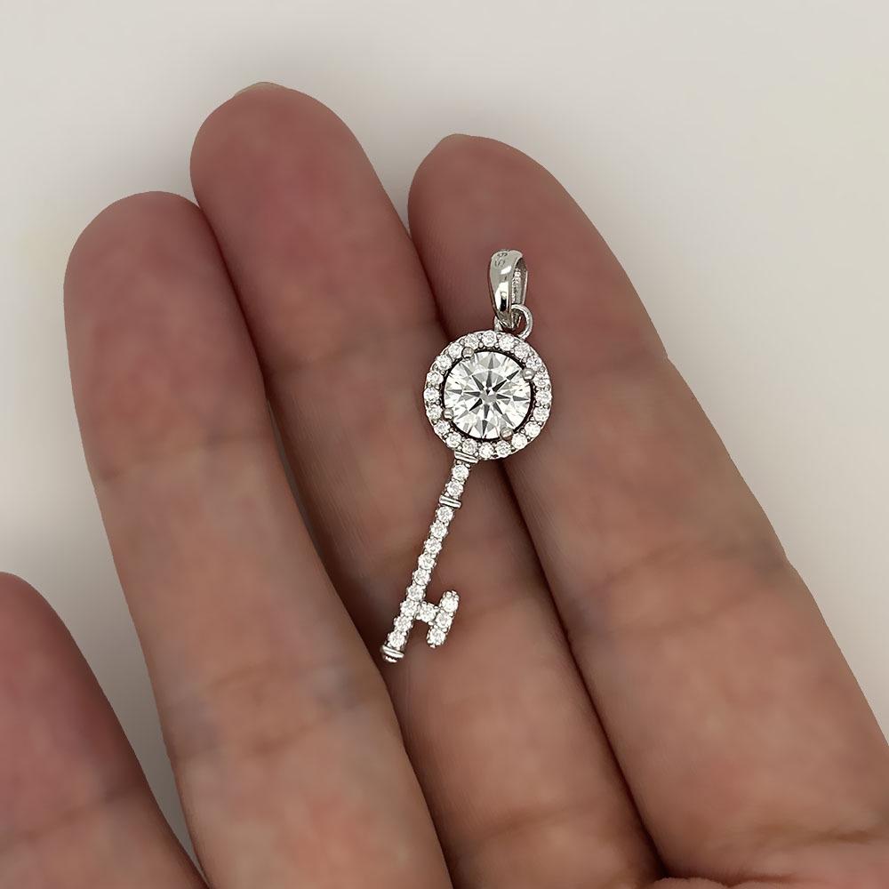 S925 Sterling Silver Moissanite Key Pendant Necklace for Women - Classic Carat Fashion Jewelry