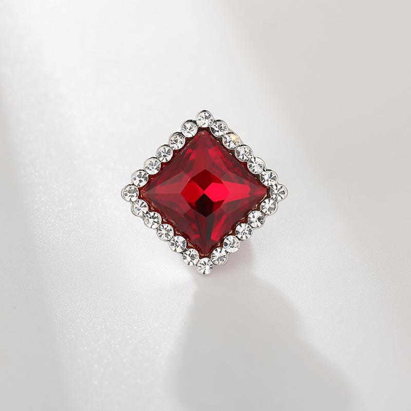 Elegant European and American Crystal Rhinestone Lapel Brooch Pin