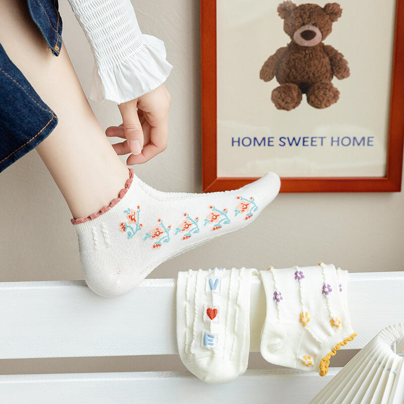 5 Pairs of Women s Flower Frill Ankle Socks 5 pairs (random colors)