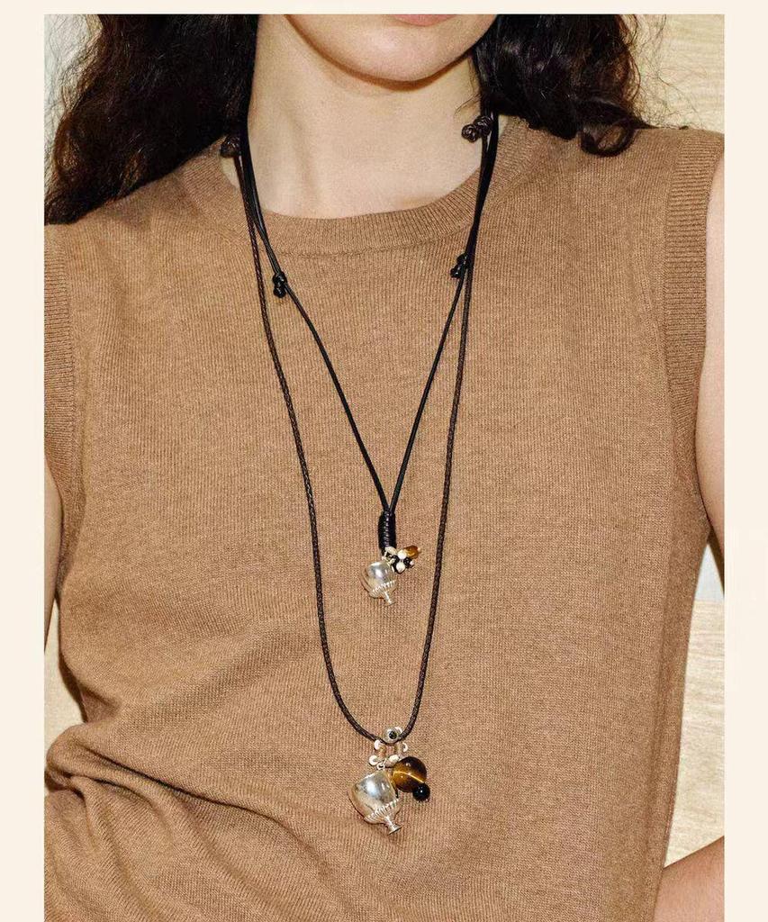 New Retro-Style Wine Glass Necklace Pendant: Versatile, Casual, Elegant Sweater Chain for Women.