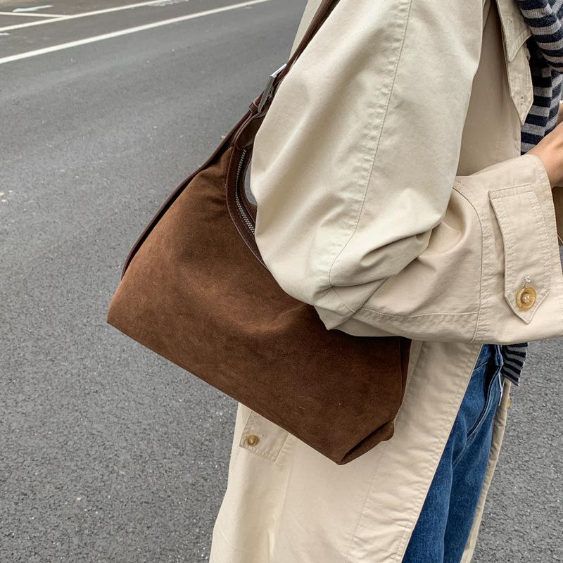 Suede bag women's large capacity 2025 new autumn and winter retro shoulder messenger bag commuter tote bag women's bag
