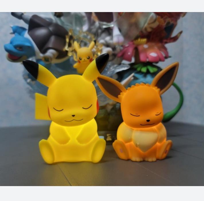 מנורת אווירה מיני LED רשמית של פוקימון – פיקאצ'ו, סנורלקס, דיטו, איבי | מנורת שינה מקורית של פוקימון