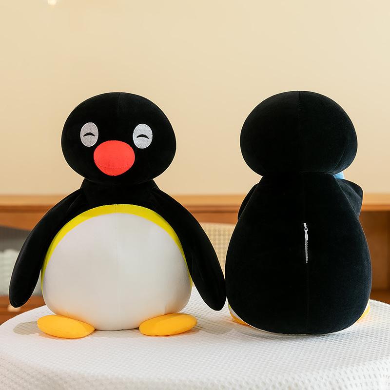 Roztomilý plyšový tučňák Kreativní kreslený anime plyšák Vyplněná panenka Dárky k narozeninám pro ženy Kawaii tučňák objímající rybu