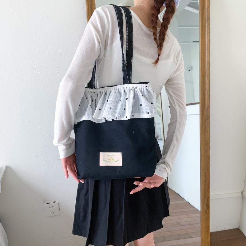 

Корейская версия милой кружевной сумки-тоут, свежая и универсальная ультралегкая парусиновая сумка, летняя новая женская сумка через плечо 28*9*31 чёрный