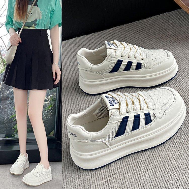 Popular Little White Women's Shoes Women's 2025 Autumn New Versatile Casual Board Shoes Autumn Super Fire Breathable Platform Shoes