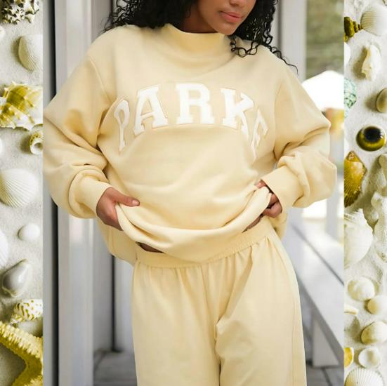 Women's Trendy Loose Mid-Length Sweatshirt, Plus Velvet Thickened, Round Neck, Long Sleeve - Autumn/Winter 2025 Collection.
