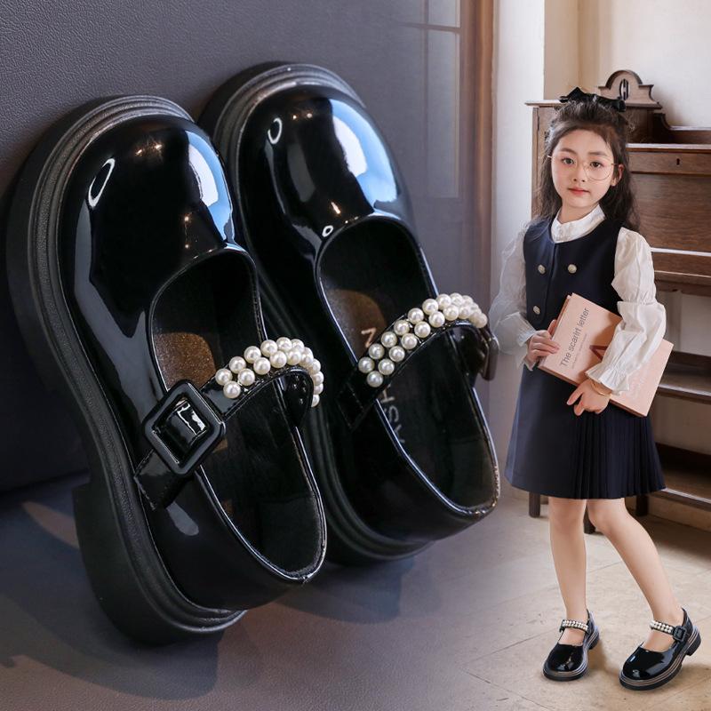 Girls' Spring and Autumn Children's British College Soft-soled Retro Pearl Black Performance Small Leather Shoes