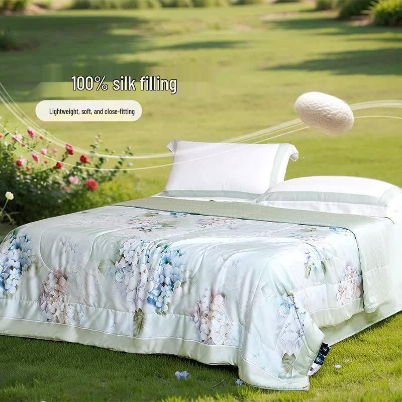 FUANNA Thin Silk Blend Antibacterial Summer Quilt