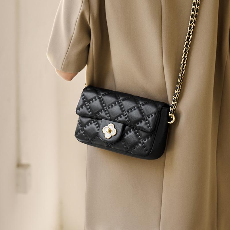 Frau. QiaoWeiße Tasche 2025 Neue Umhängetasche Damen-Kettentasche Herbst Winter Echtes Leder Achselhöhle Einzelne Schulter Kleine Tasche