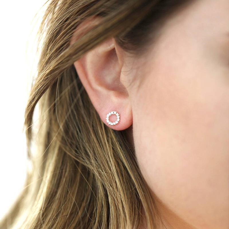 Dongdaemun Circle Stud Earrings, Fashionable Korean Exquisite Temperament Earrings, High-End Simple Hollow Earrings
