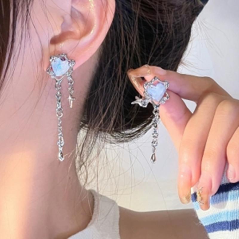 

Серьги с кисточками Love